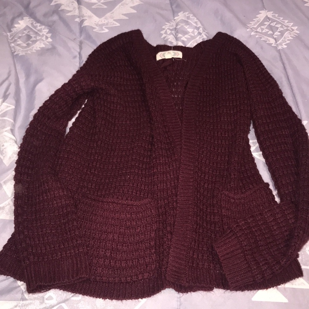 A cardigan burgundy! With pockets